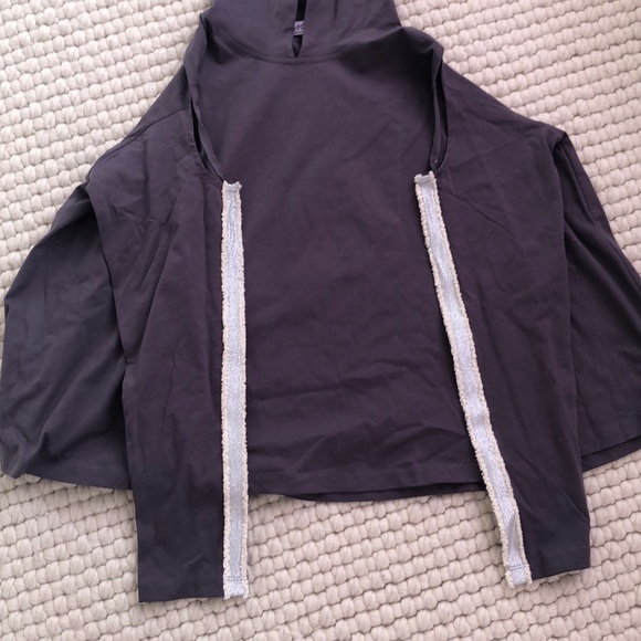 Grey t-shirt with cut outs - Picture 4 of 4